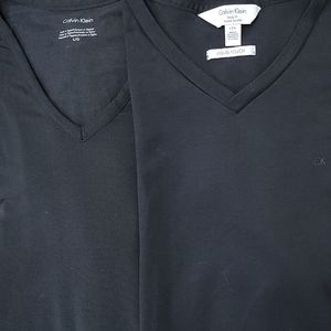 Calvin Klein body fit 2 v-neck shirts
